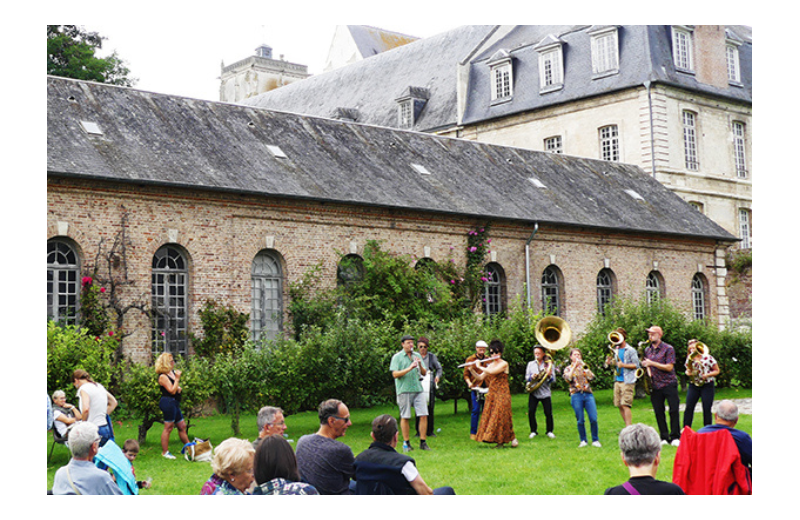 Concert d'harmonie dans les Jardins de l'Abbaye de Saint-Riquier