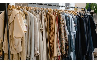 Vente de vêtements de seconde main et livres d'occasion